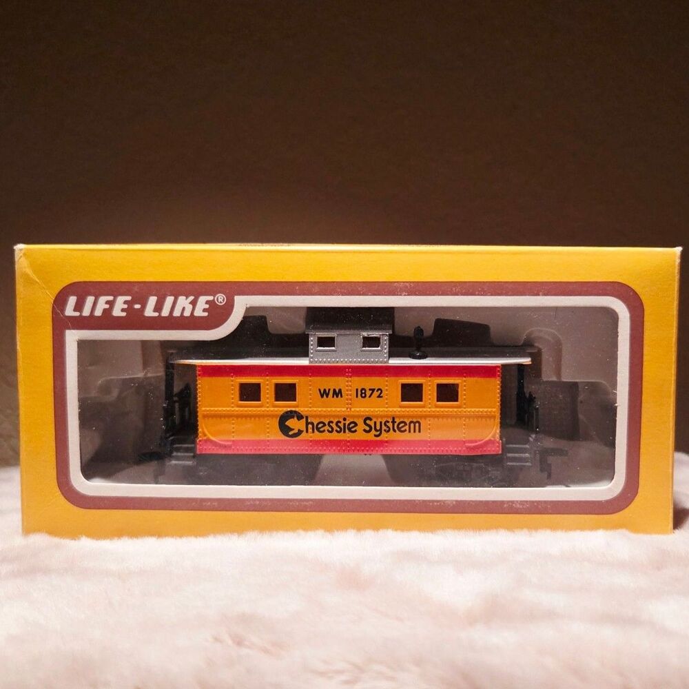 Vtg Life-Like HO Scale Chessie System Cupola Caboose WM 1872 (#8541)
